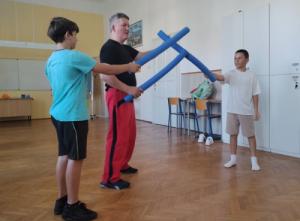Ismét szivacsbotharc a Kossuthban